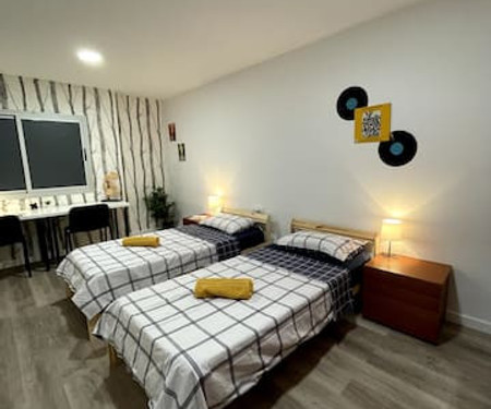 Private twin Room in CoLiving (Room Toledo)