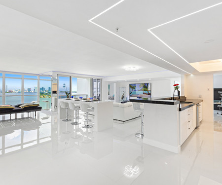 Miami Skyline Luxe Penthouse