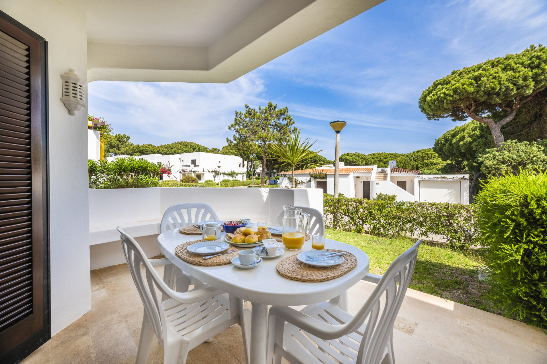 Exterior Dining Area near the Pool