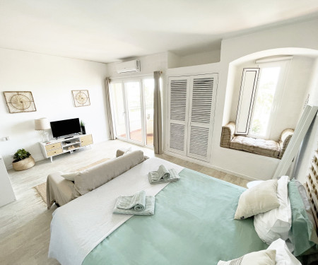 Seaview Studio | 10 min. Beach/Old Town, Pool, AC