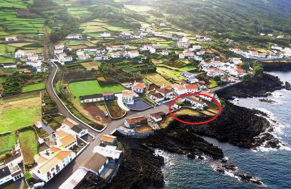 House on the seafront of the Pico island preview