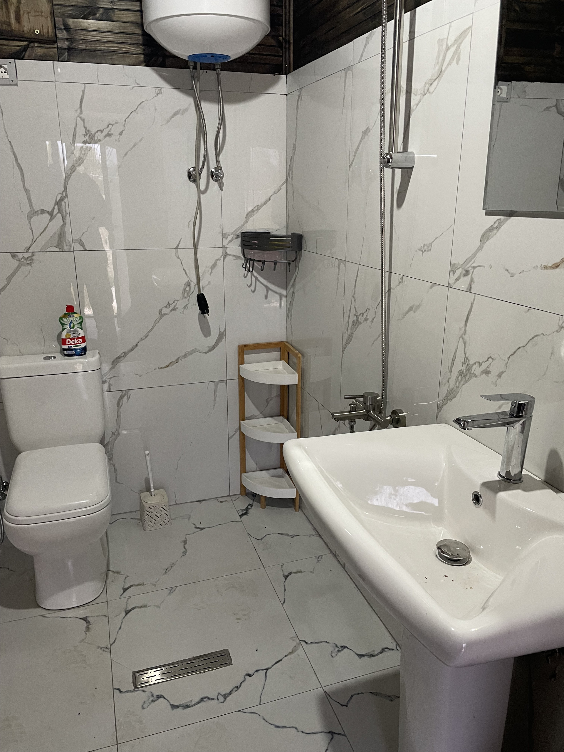 White marble bathroom with shelving