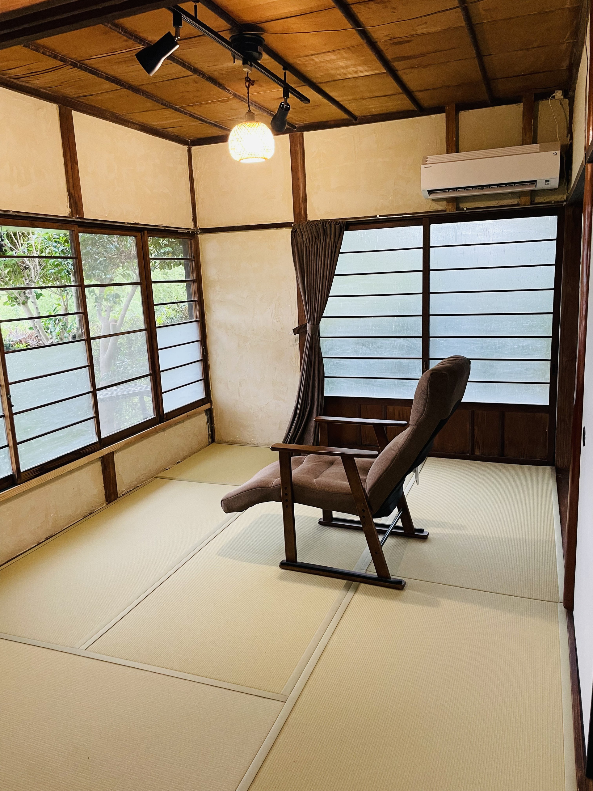 Tatami room with lounge chair