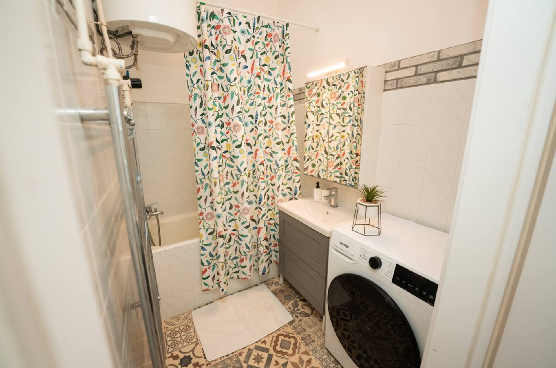Bathroom with tub and washer