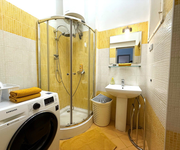 Central 2-Bedroom Apartment with Private Balcony