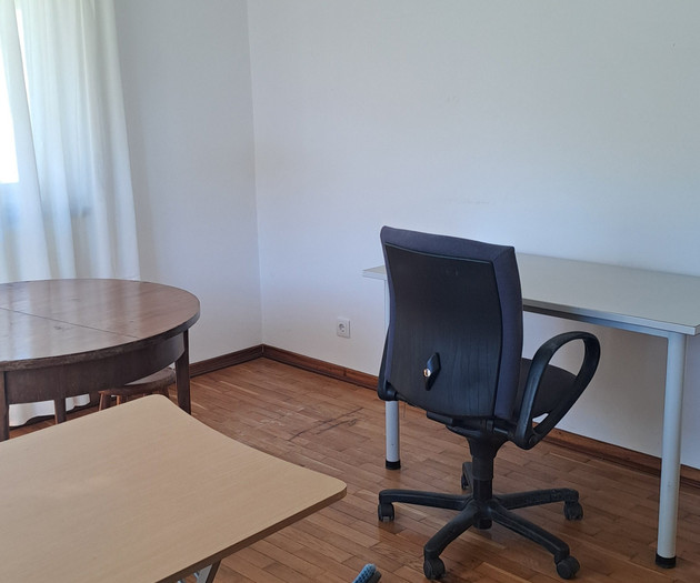 3 hálószobás lakás, csendes környék, kert és saját parkoló