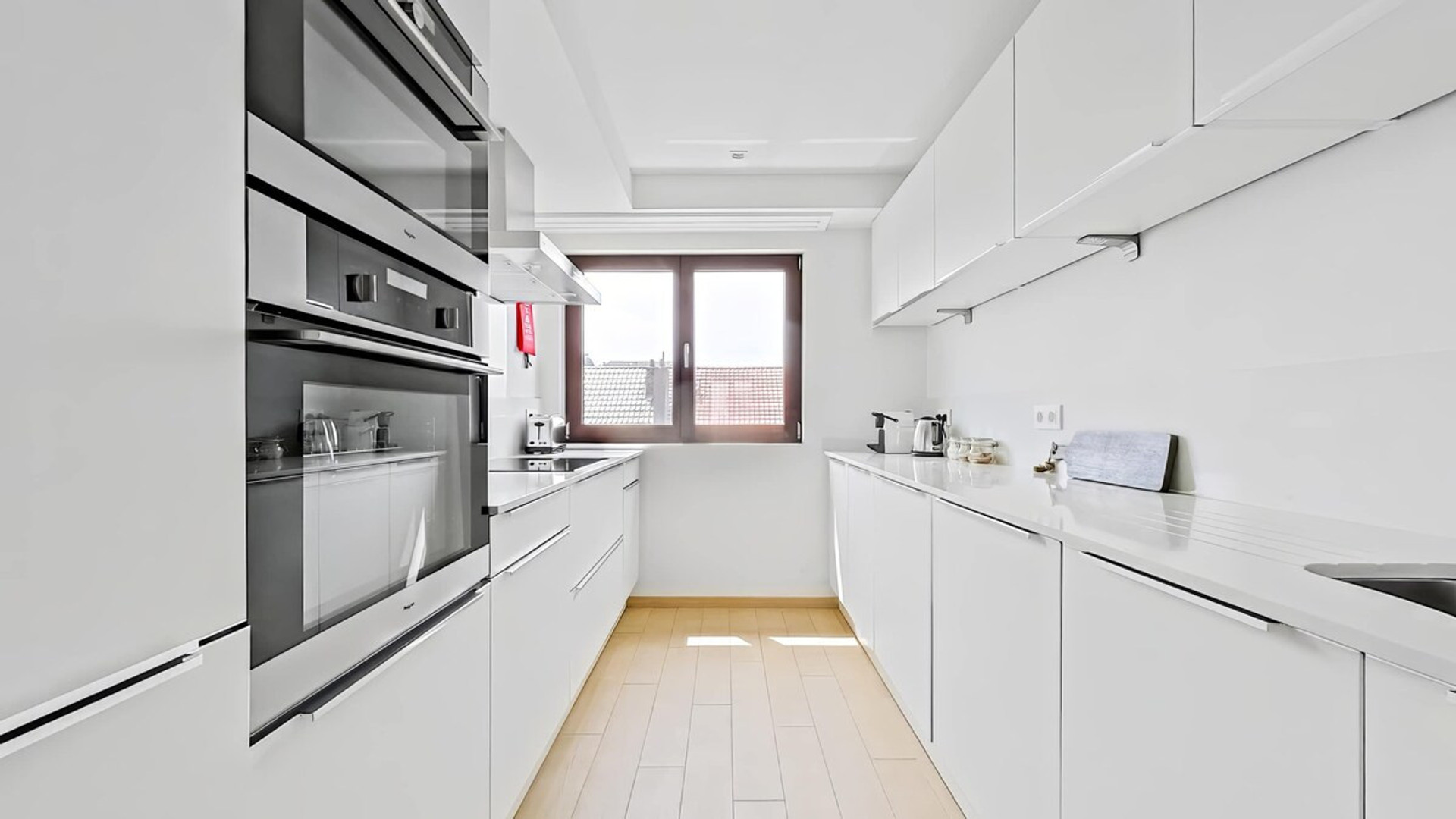 Full kitchen
