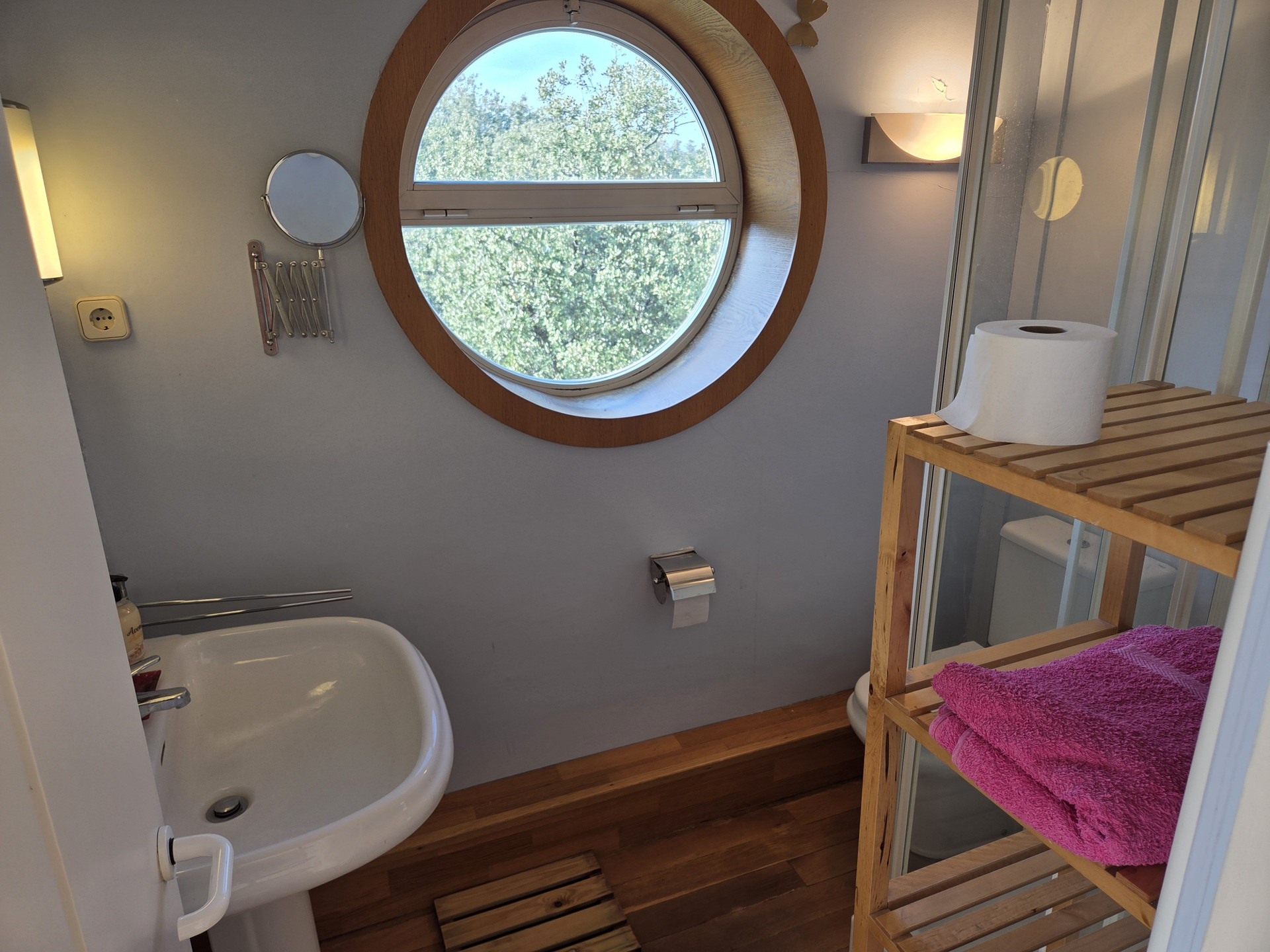 Bathroom with round porthole window