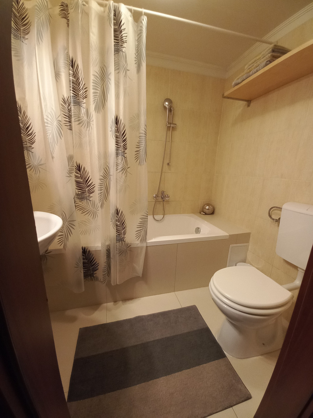 NovakApt modern downtwn studio for 1- 2, A/C&WIFI