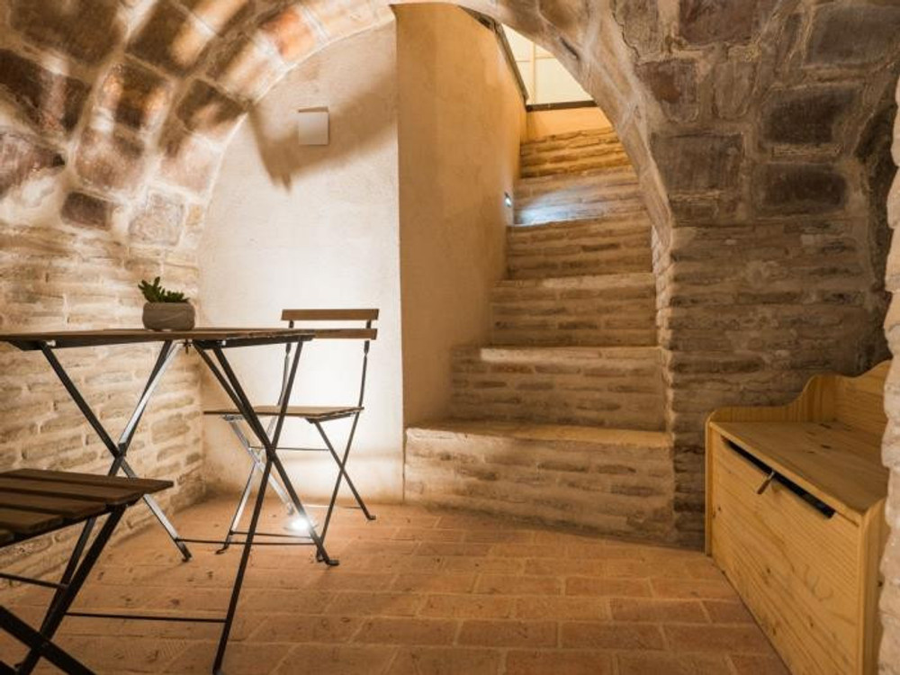 Cozy loft with private tank preview