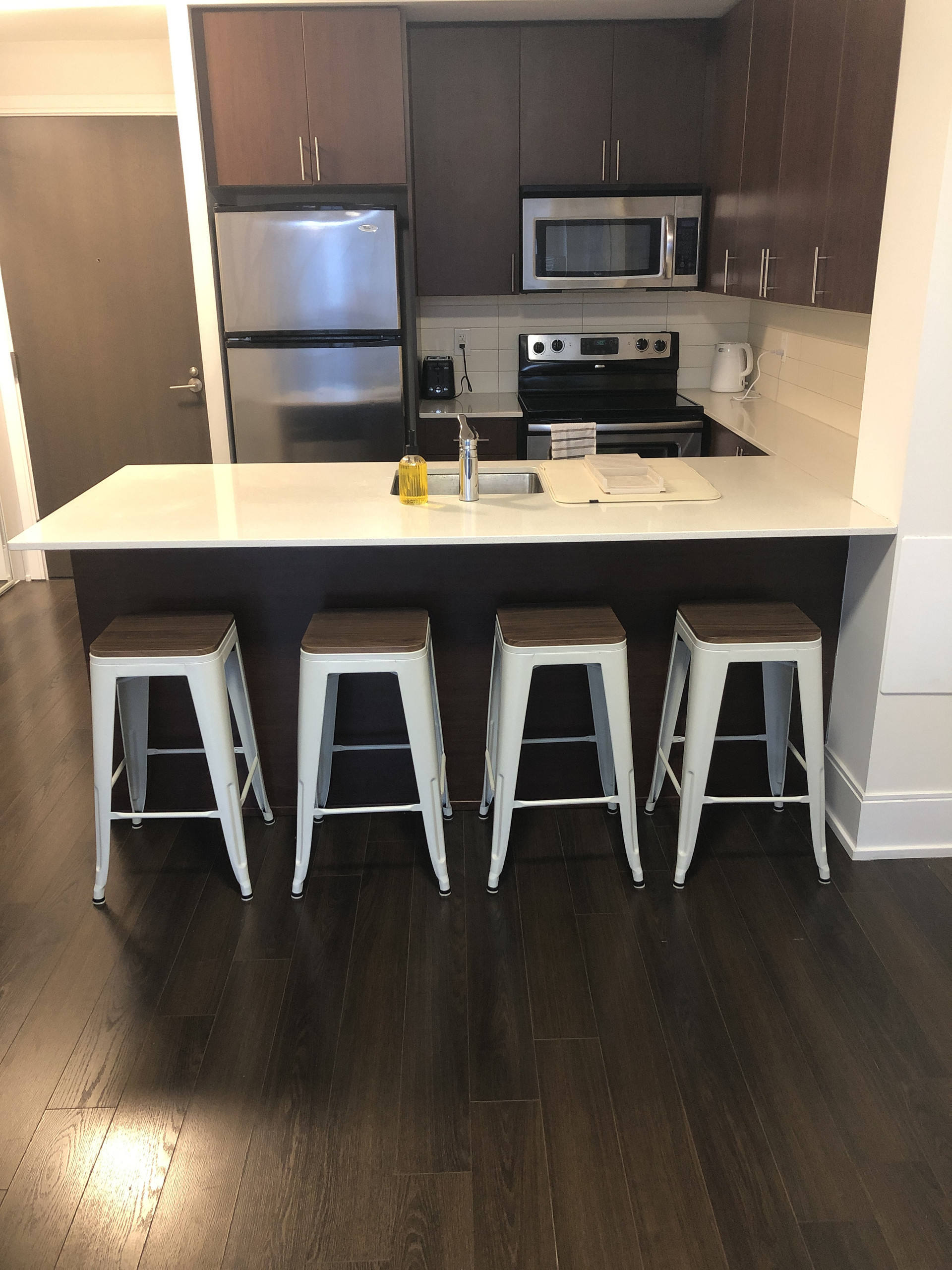 Full kitchen