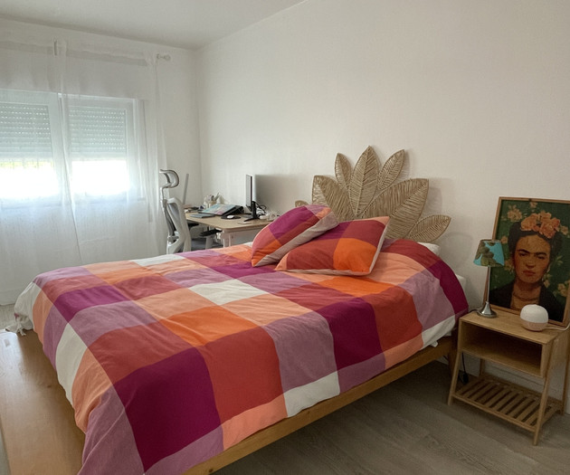Sunny room by the beach.