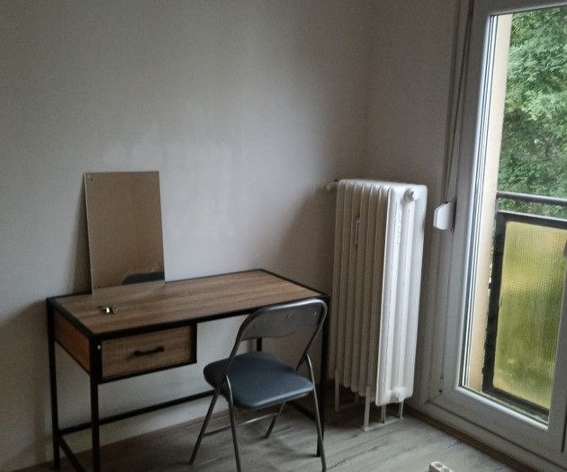 2-bed flat 3-min  from PTE Med School, move-in now