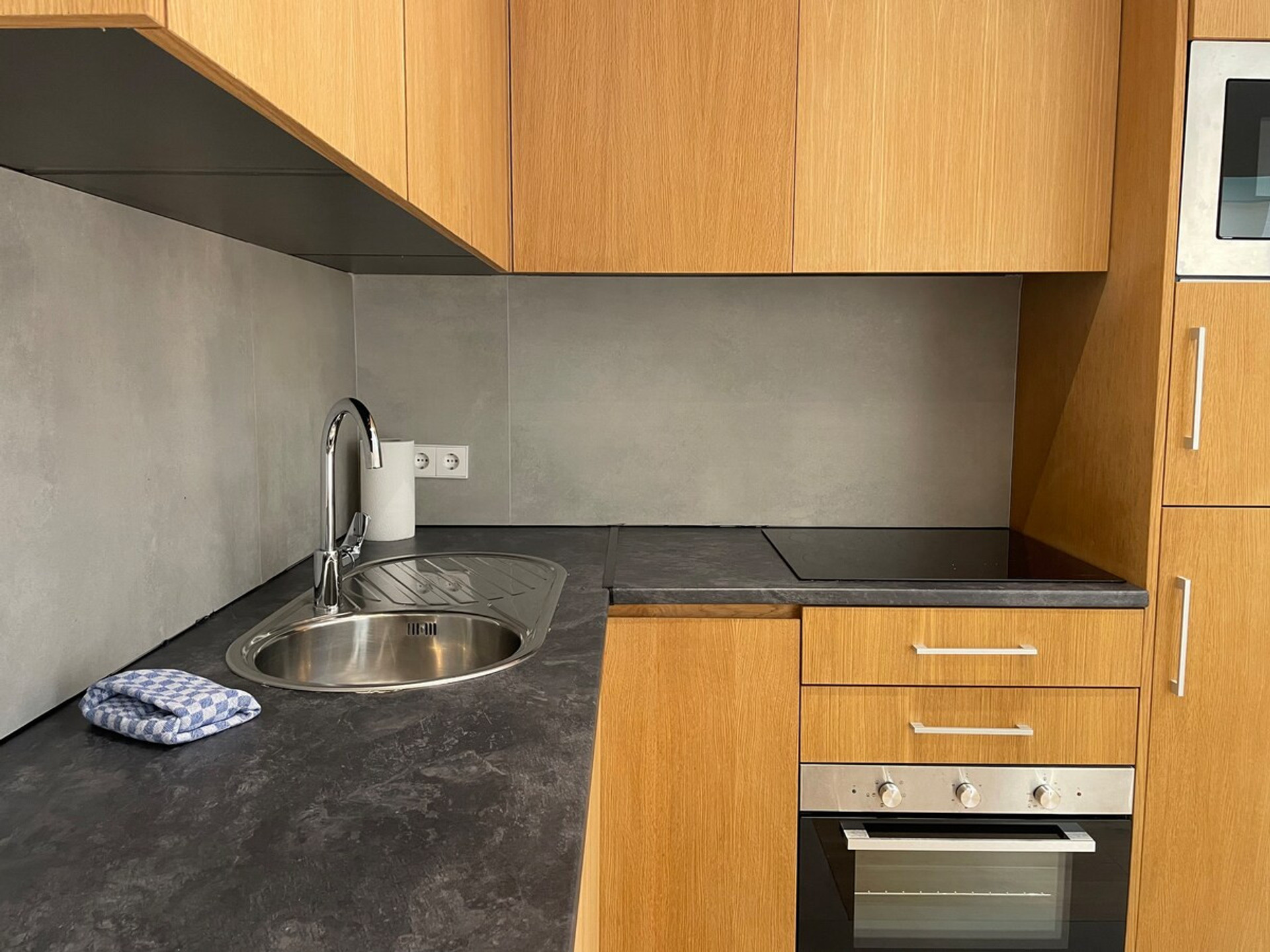 Full kitchen