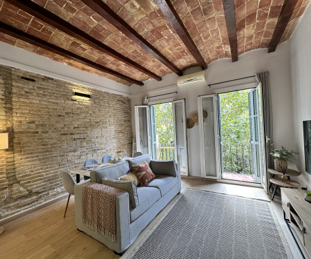 Charming Flat Near Sagrada Familia