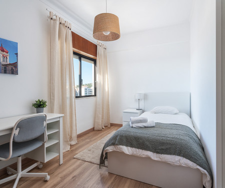 Spacious & Sunny Flat | Loulé