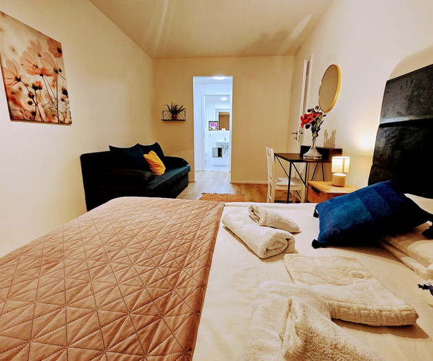 Luxe 2BDR for 1-8 guests | Own Garden, Parking Gym