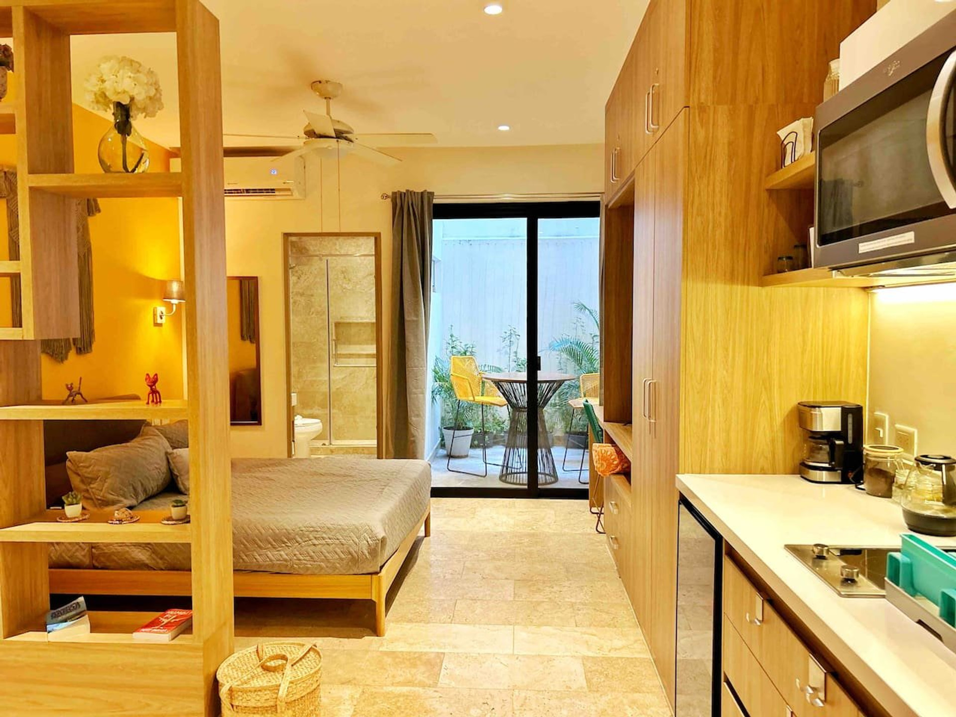 Studio overview bed kitchen