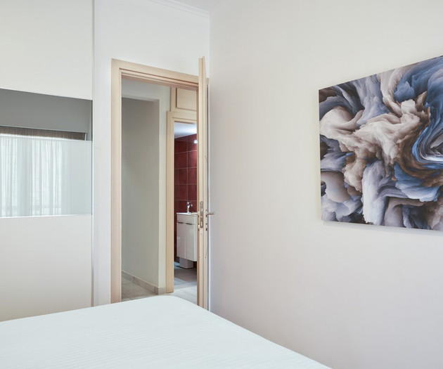 The entrance of the first bedroom