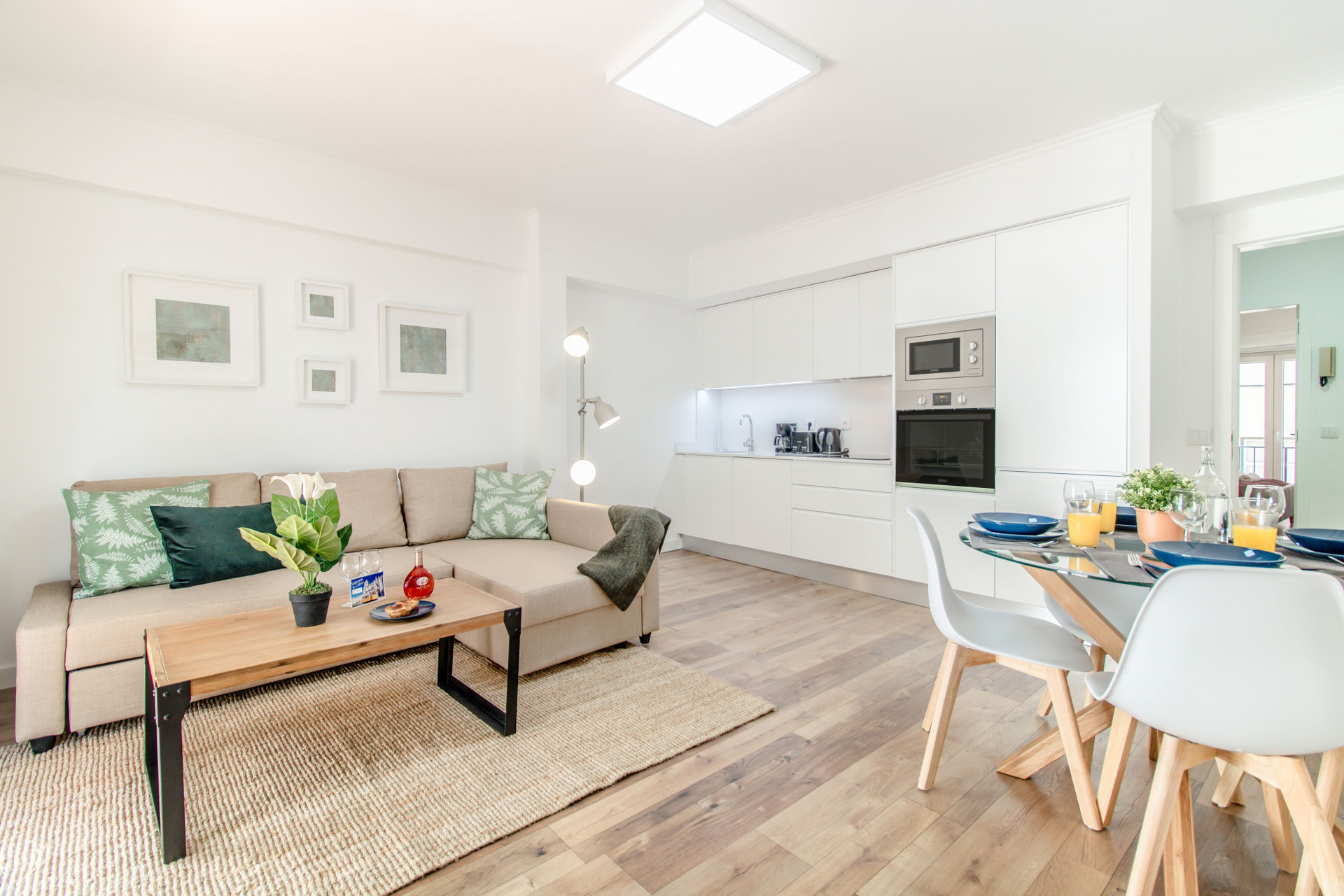 Living / Dining Room with Kitchenette