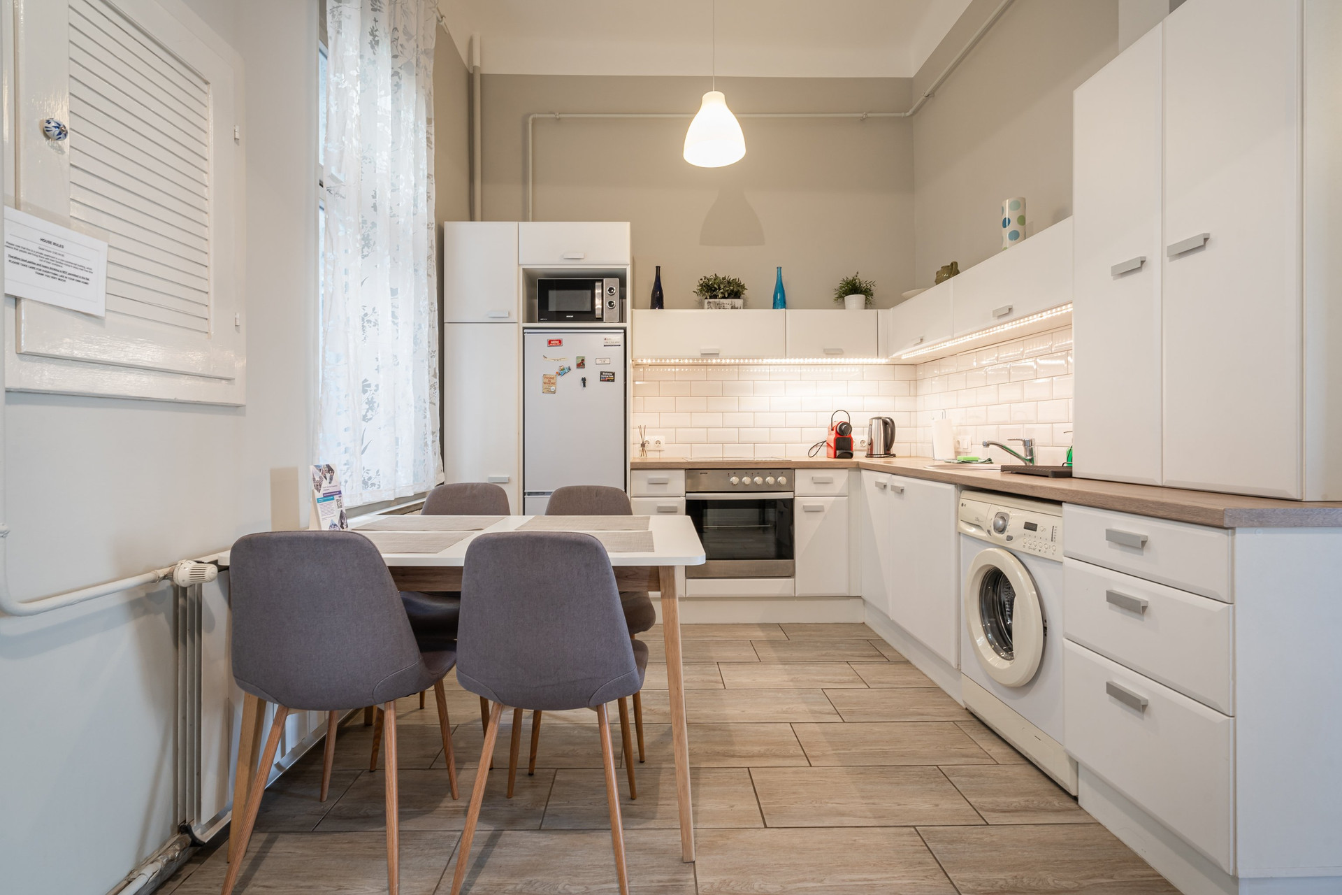 Kitchen with dining table