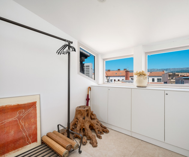 “Stylish 2 BR Retreat on Split’s Seaside Riva“