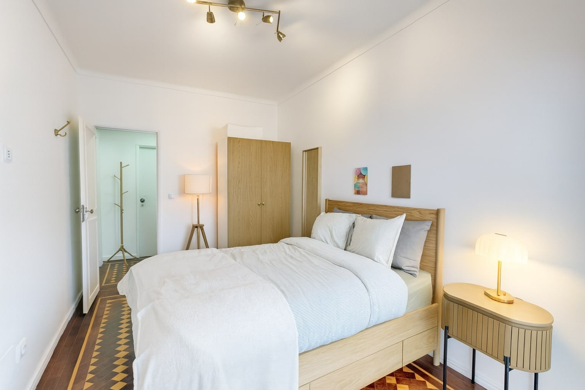 Bedroom with wardrobe and parquet