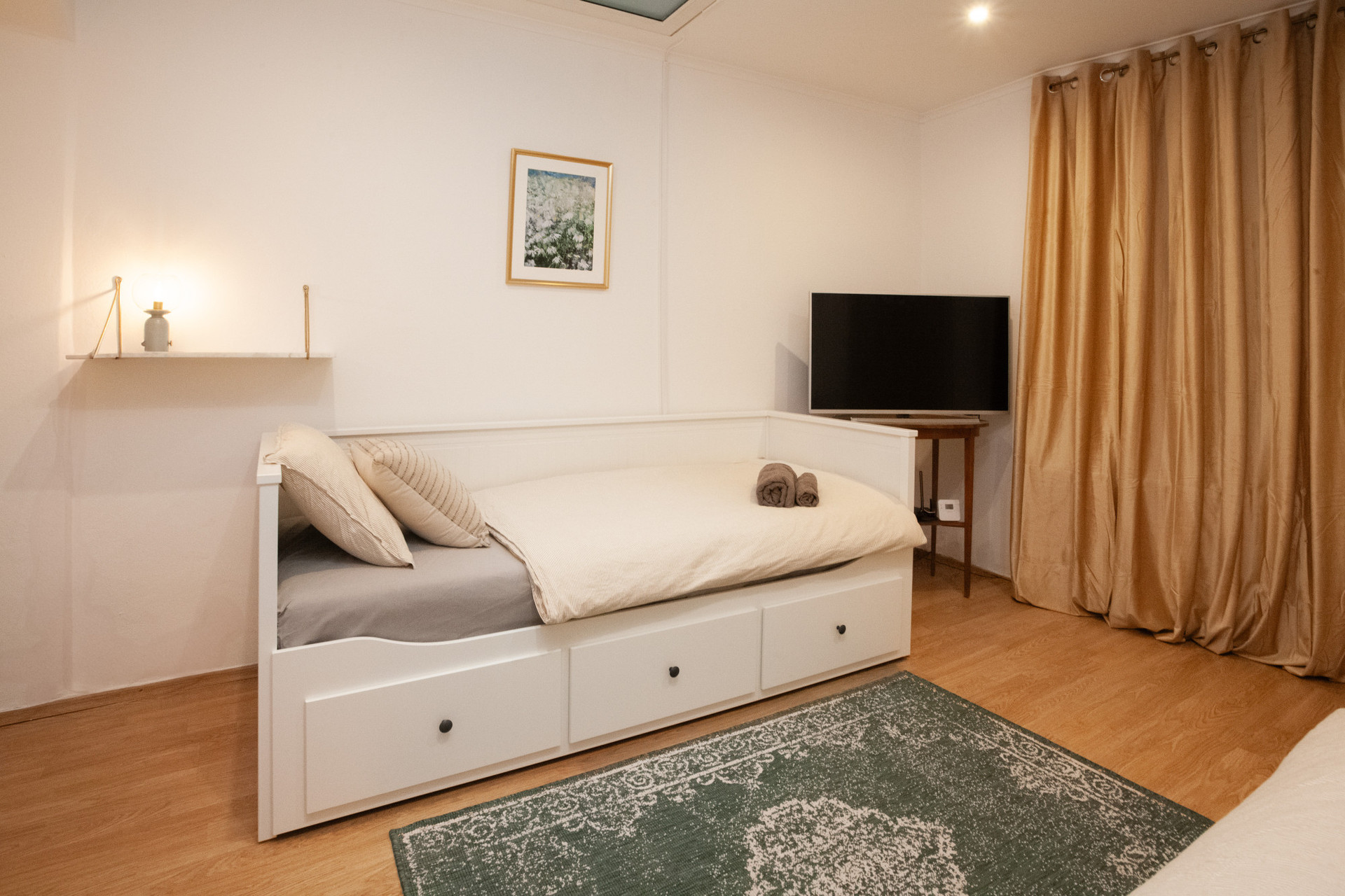2nd bedroom