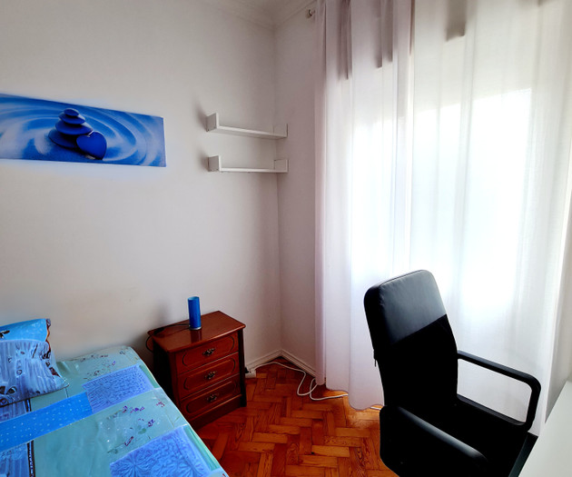 Private room for male only in Santa Apolónia