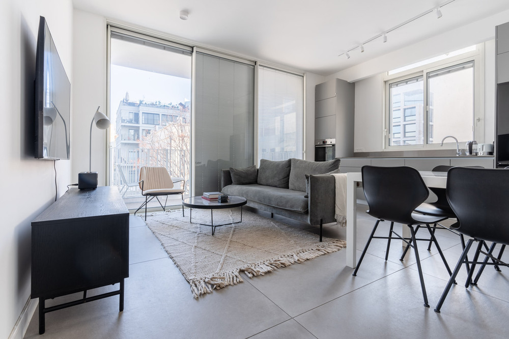 Blueground | Nahalat Byniamin,High End, Balcony-50 preview