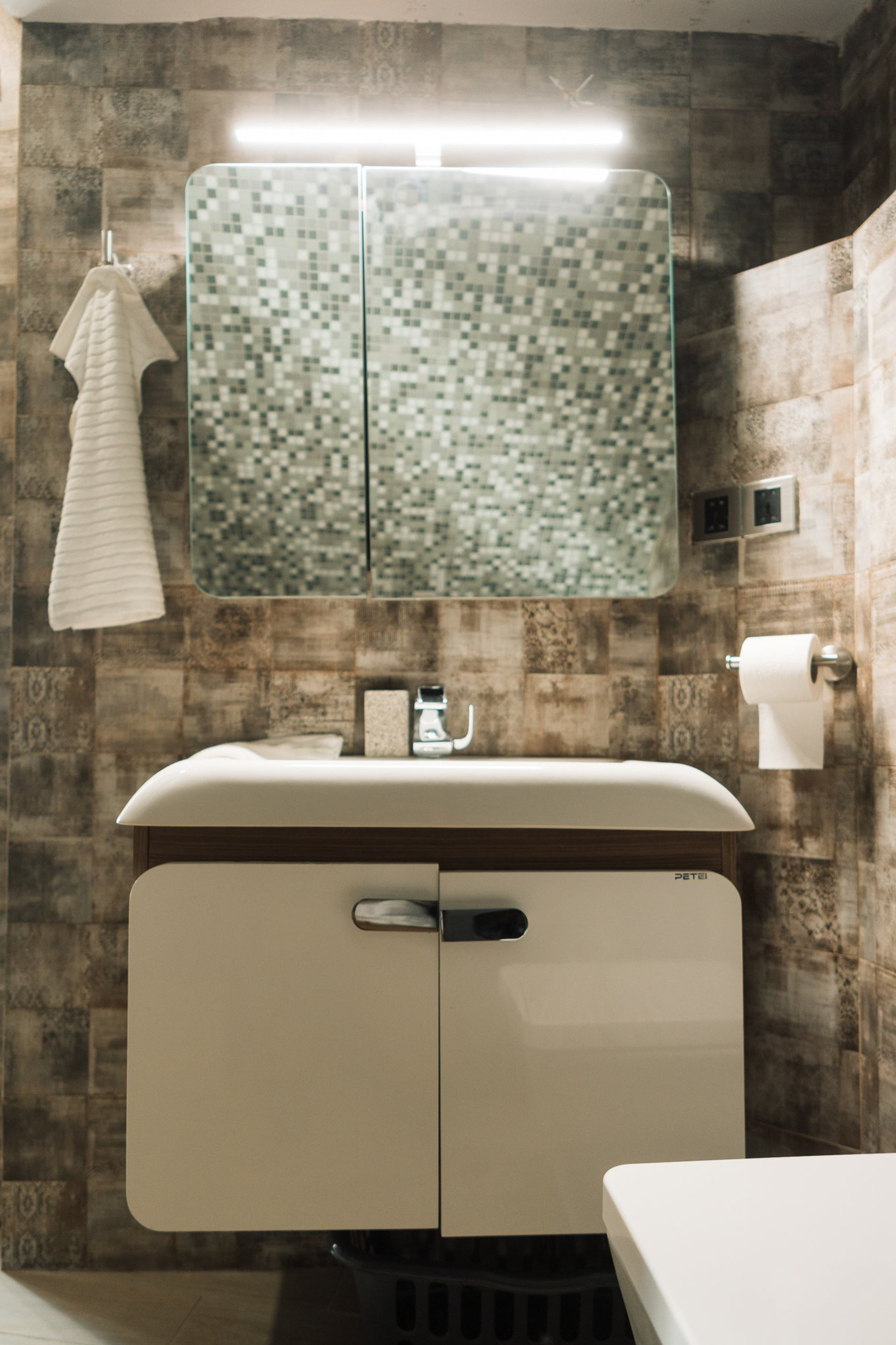 Bathroom vanity with mosaic mirror
