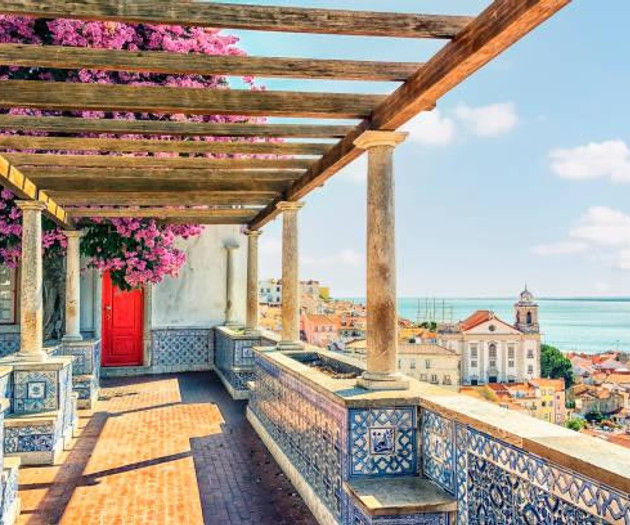 Living in the heart of Lisbon w/ private