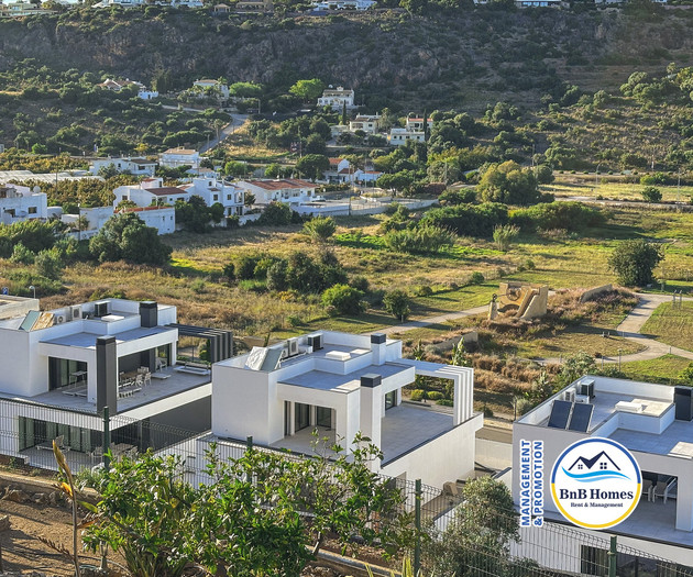 Villa Verde - 4 bedrooms, Marina view, pool & BBQ