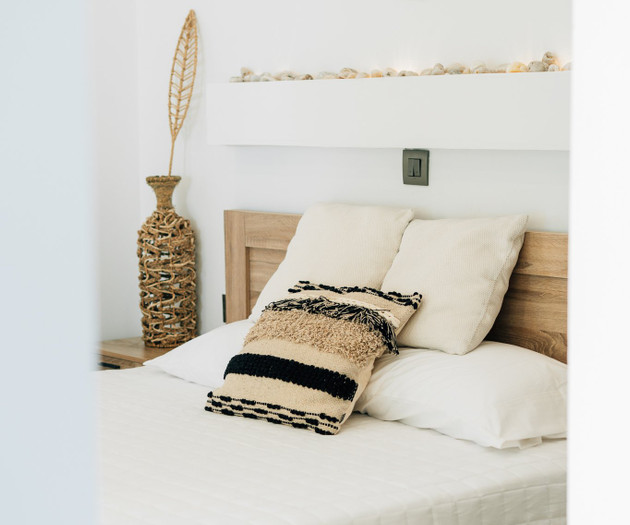 Bed and headboard decor