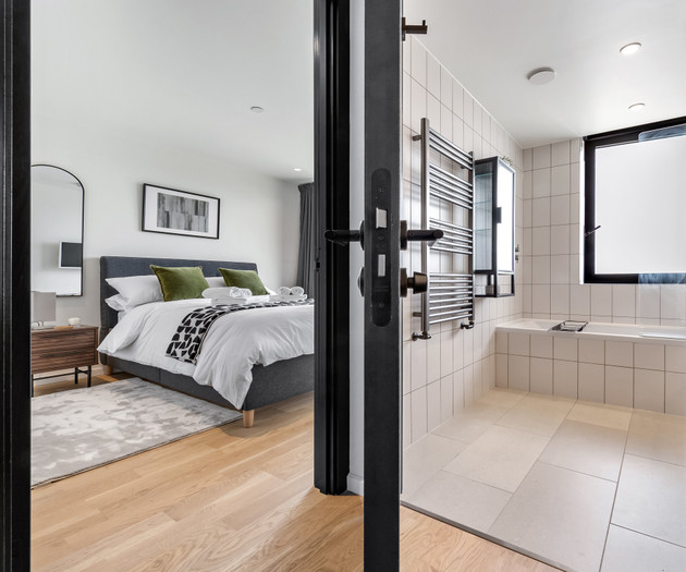 Penthouse Apartment with City Views, Parking + 2BR