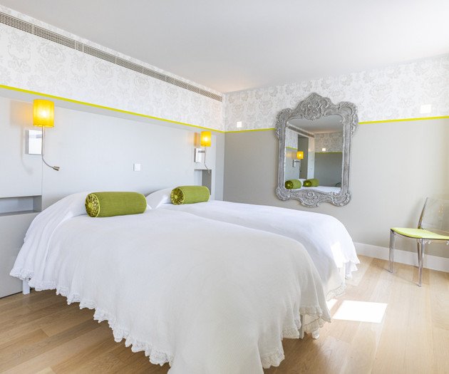 Chiado Rooftop Apartment by Cadenzalux