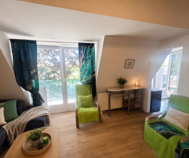 Flat next to the tourist center. Free P parking.