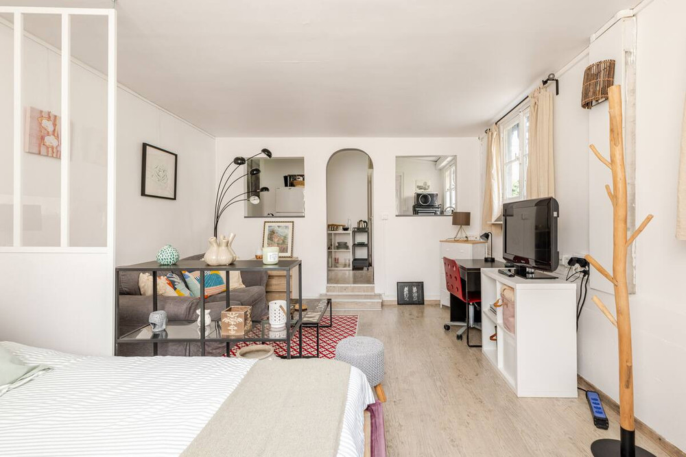 Tiny house in the Center of Paris preview