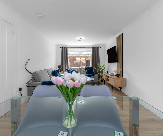 Three Bedroom Home with Parking in Livingston