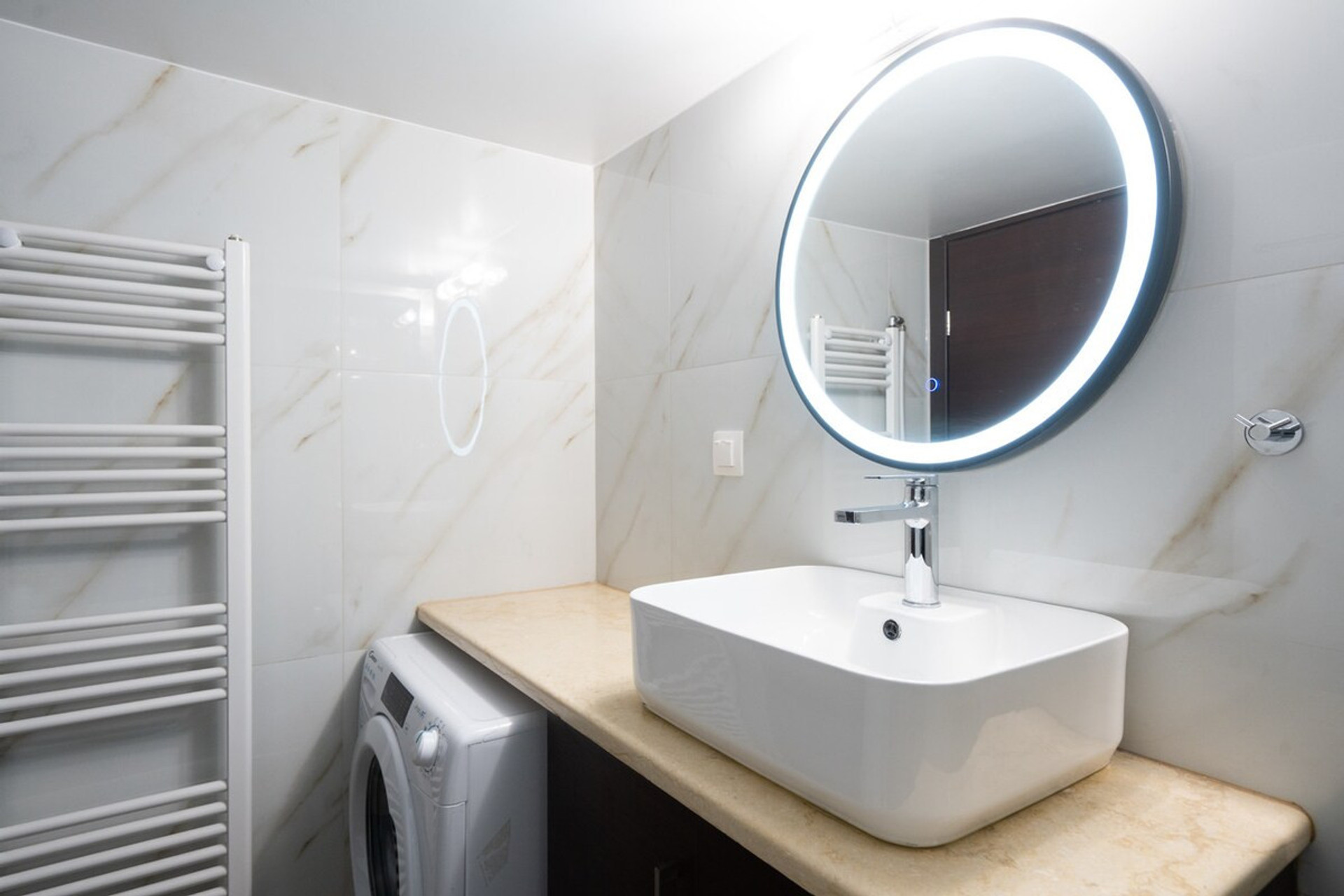 Full bathroom image 1