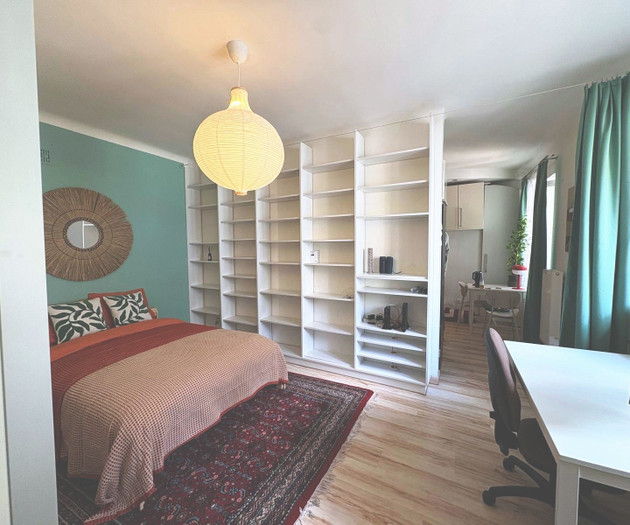 Quiet renovated studio with home office