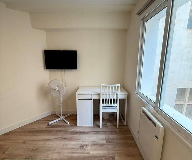 Double bedroom with private bathroom