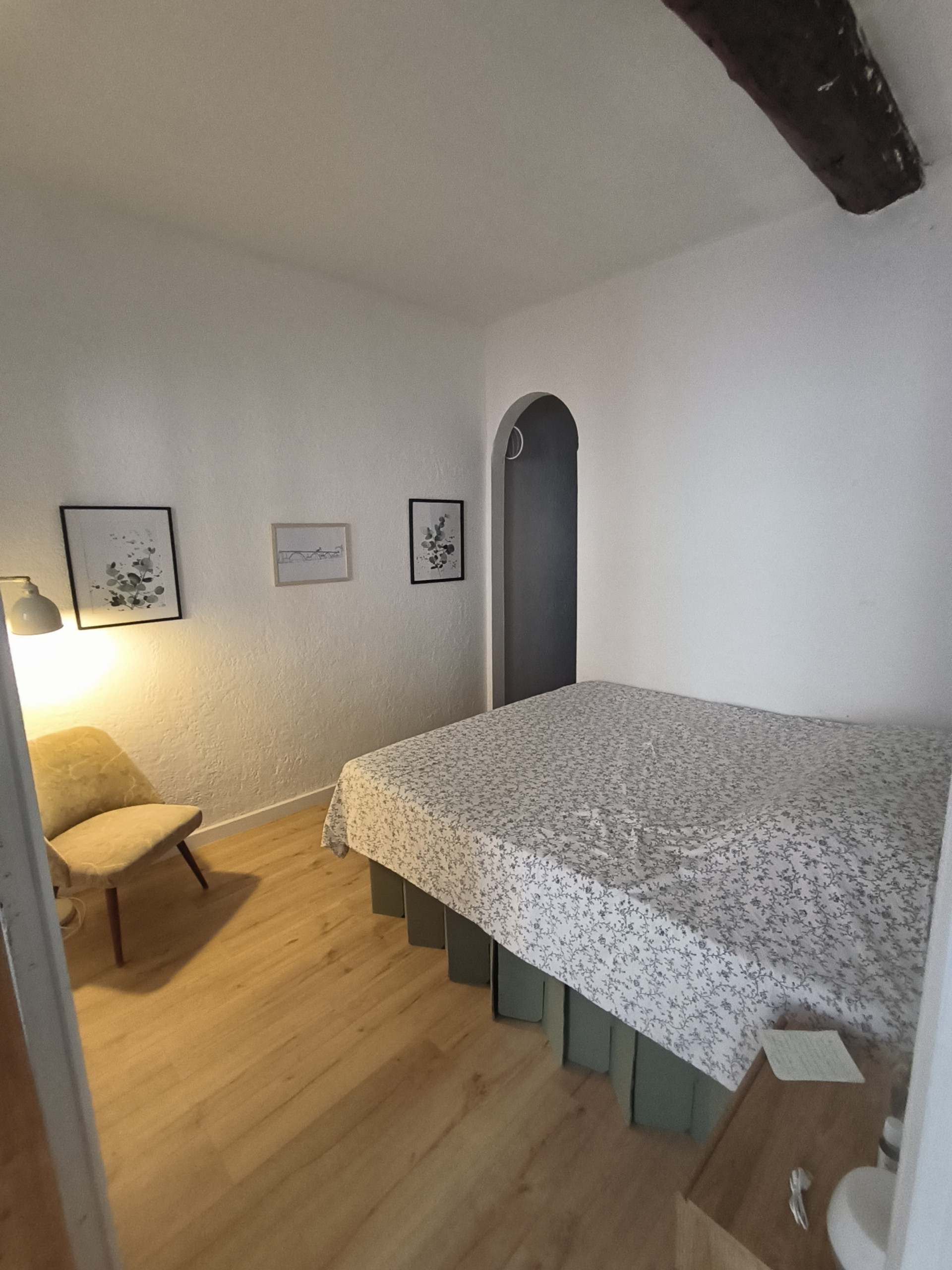 Bedroom with kingsize bed