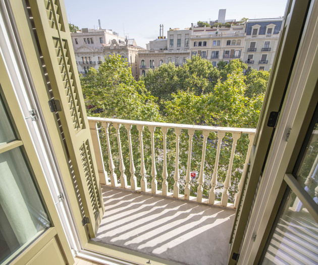 Balcony view over avenue