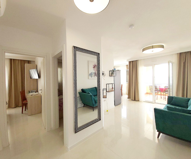 Family apartment with sea view, heated pool 7