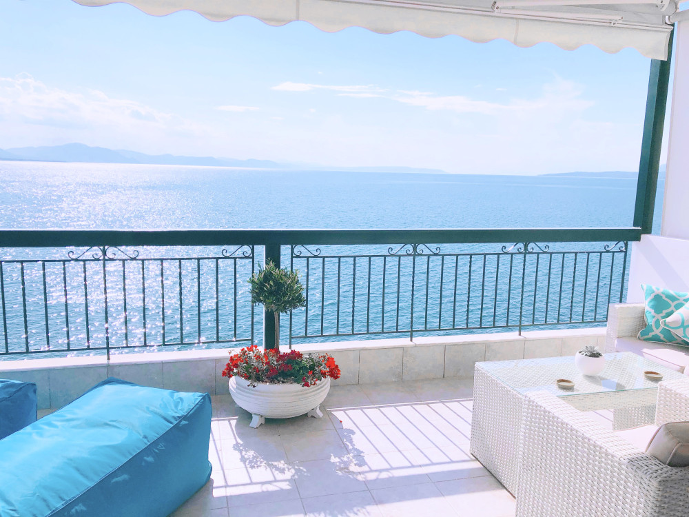Tranquil Sunny Seaview apartment close to Athens