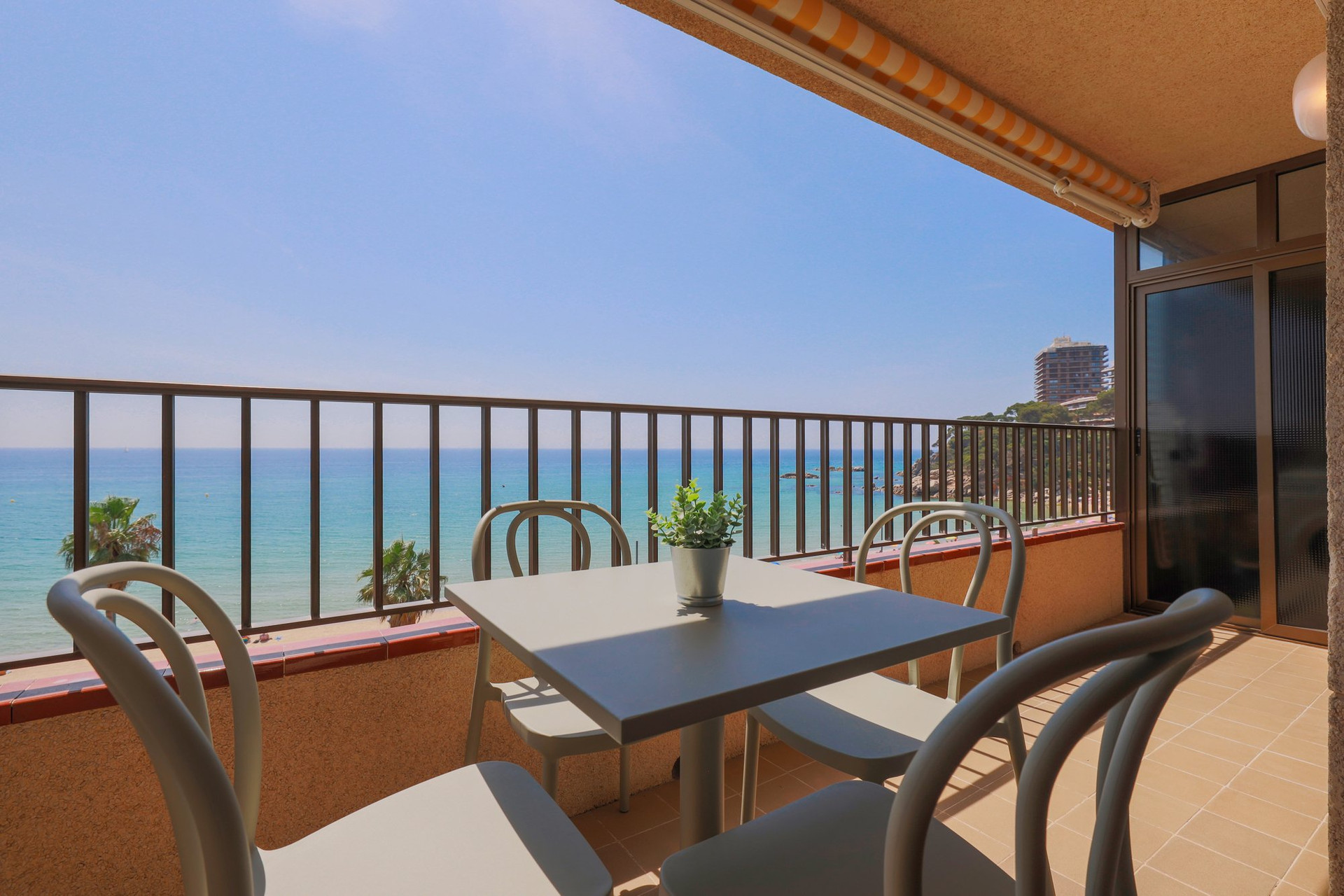 Sea-view private terrace