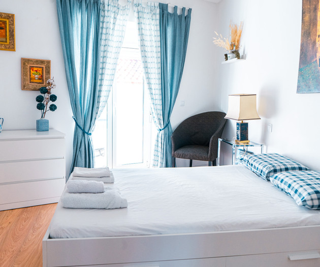 2Br Duplex: city center-Terrace with a River View!