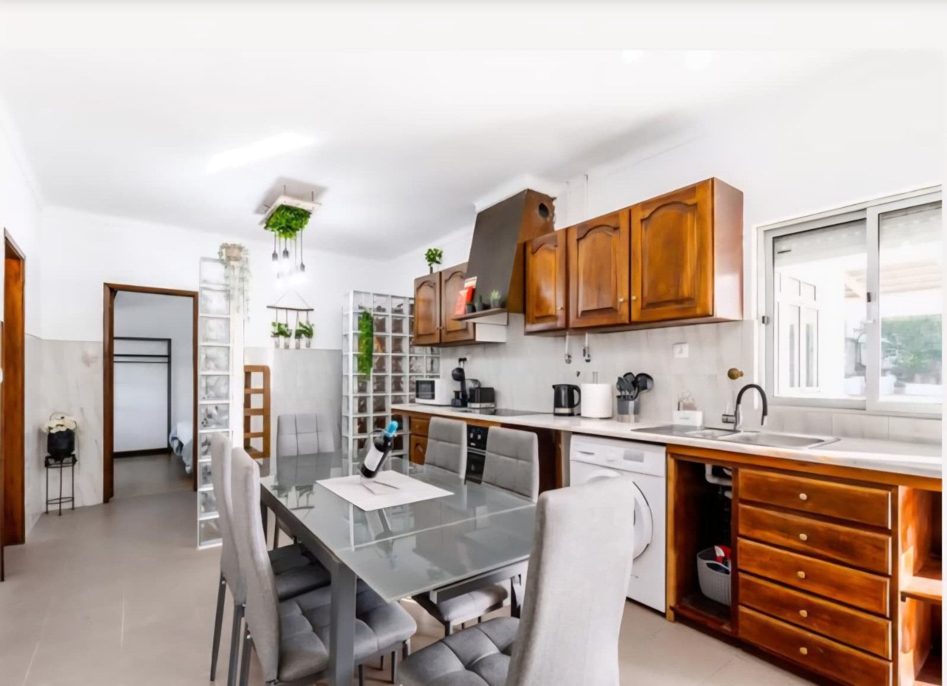 Kitchen with dining table