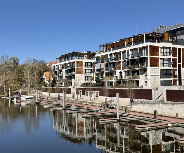 Sunny and Stylish Apartment with river views